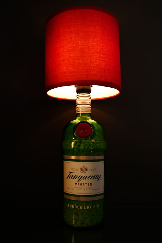 Flaschenlampe; Green London; Tanqueray Gin; Flaschenlampe hergestellt in Handarbeit in Deutschland von der Flaschenmanufaktur; Upcycling; Nachhaltig; Lampe aus Flasche