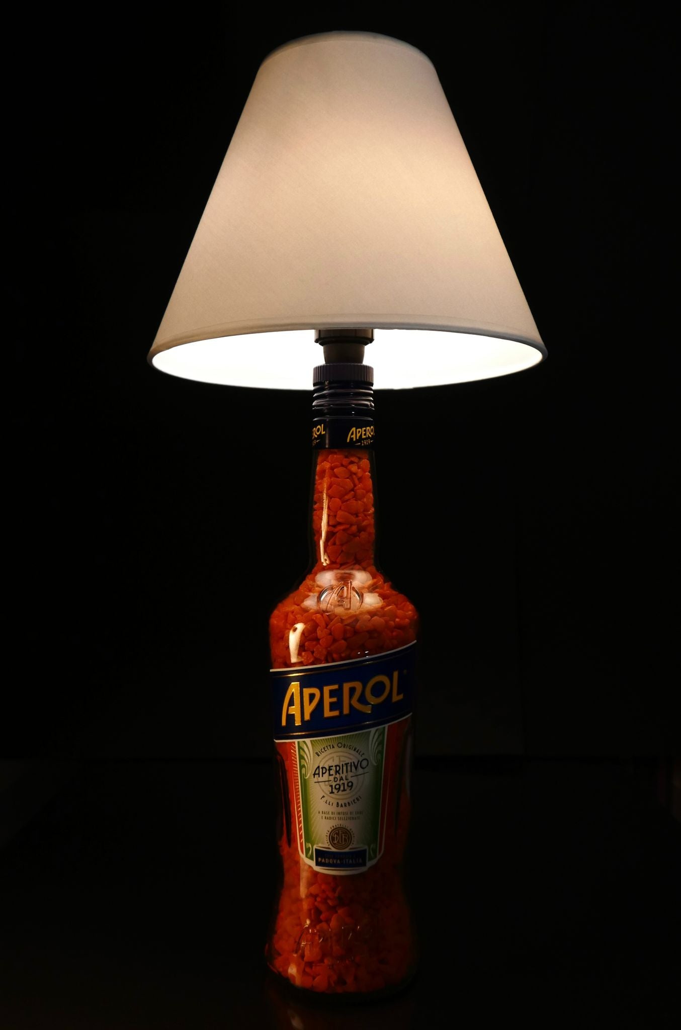 Flaschenlampe; Party Starter; Aperol; Flaschenlampe hergestellt in Handarbeit in Deutschland von der Flaschenmanufaktur; Upcycling; Nachhaltig; Lampe aus Flasche